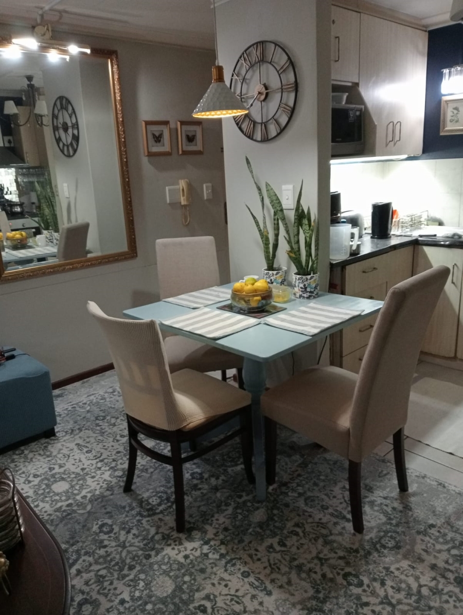 2 Bedroom Property for Sale in Whispering Pines Western Cape